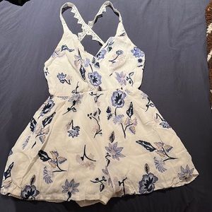 White and blue flower romper